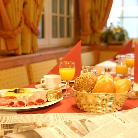 Gaestehaus Warsteiner Welt מלון וארסטיין